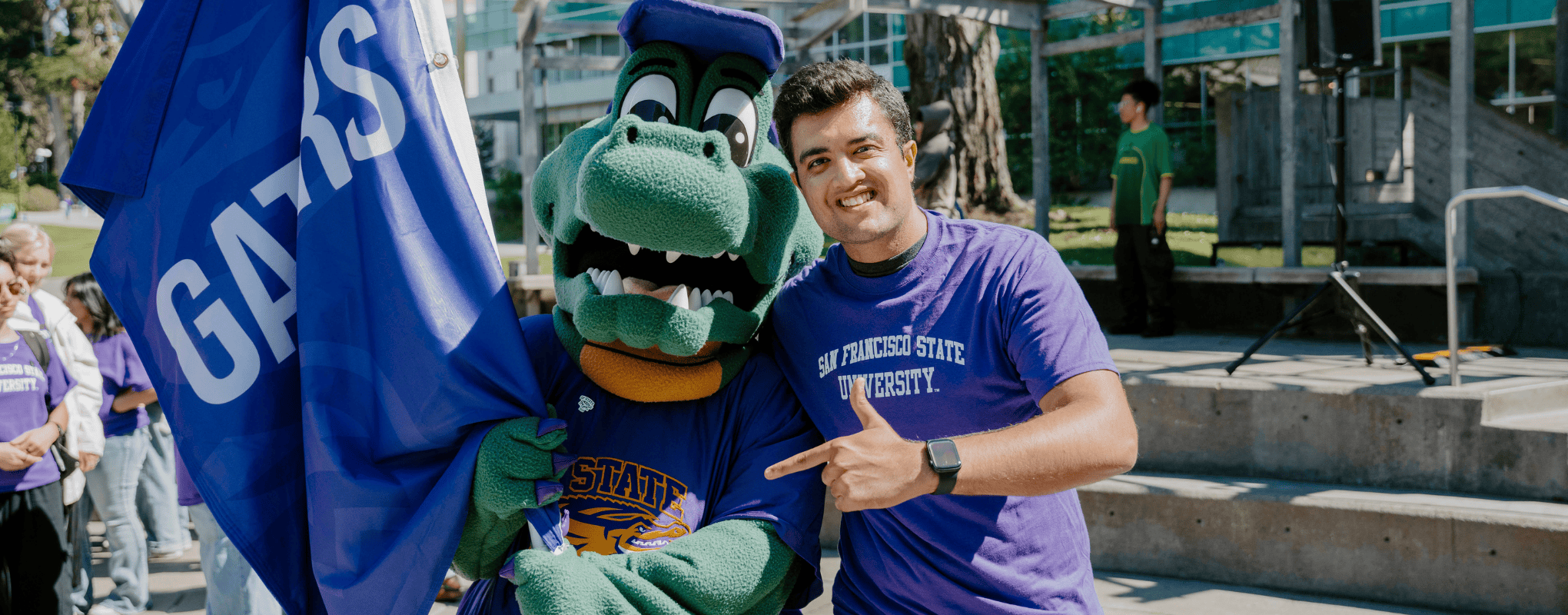 Alli the Gator celebrating Orientation with Student