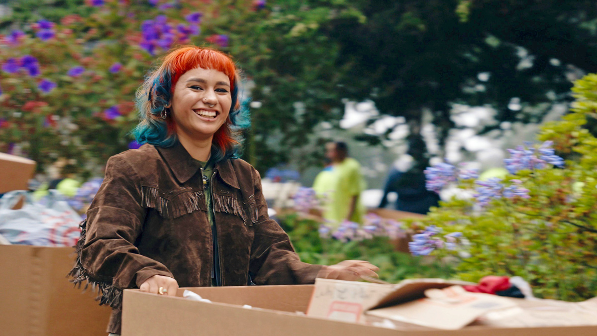 a smiling student moving into the dorms