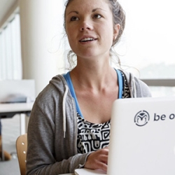 Women on her laptop